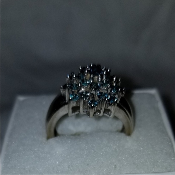 10kt white gold blue diamond ring size 6 - Picture 4 of 4